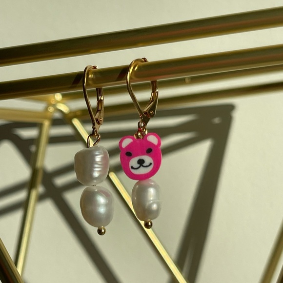 Fresh water Pearl clay bead pink bear earrings 18k gold plated stainless steel - Picture 5 of 6